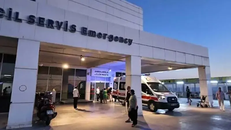 Kuşadası'nda otelde kalan 28 kişi, zehirlenme şüphesiyle hastaneye kaldırıldı