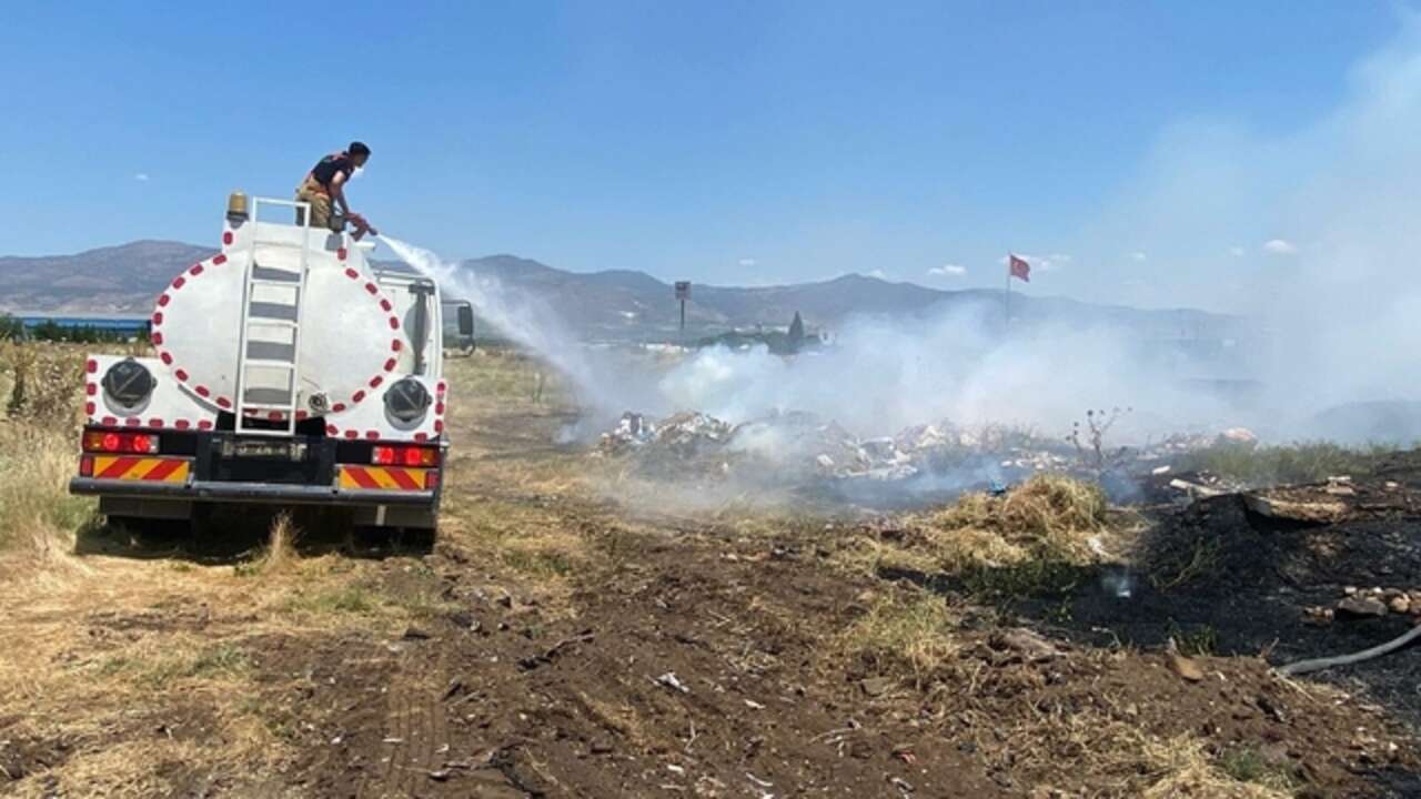Manisa'da korkutan yangınlar: 60 dönüm arazi küle döndü