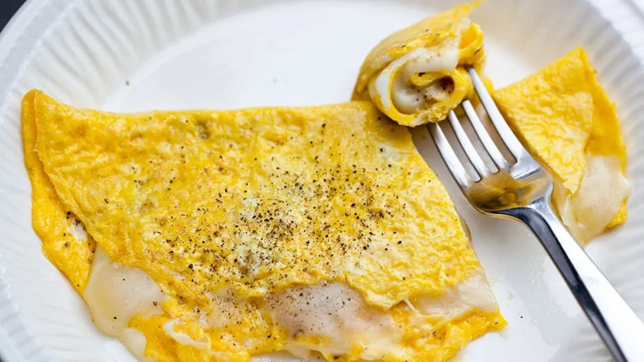 10 dakikada nefis kahvaltılık: Peynirli omlet tarifi