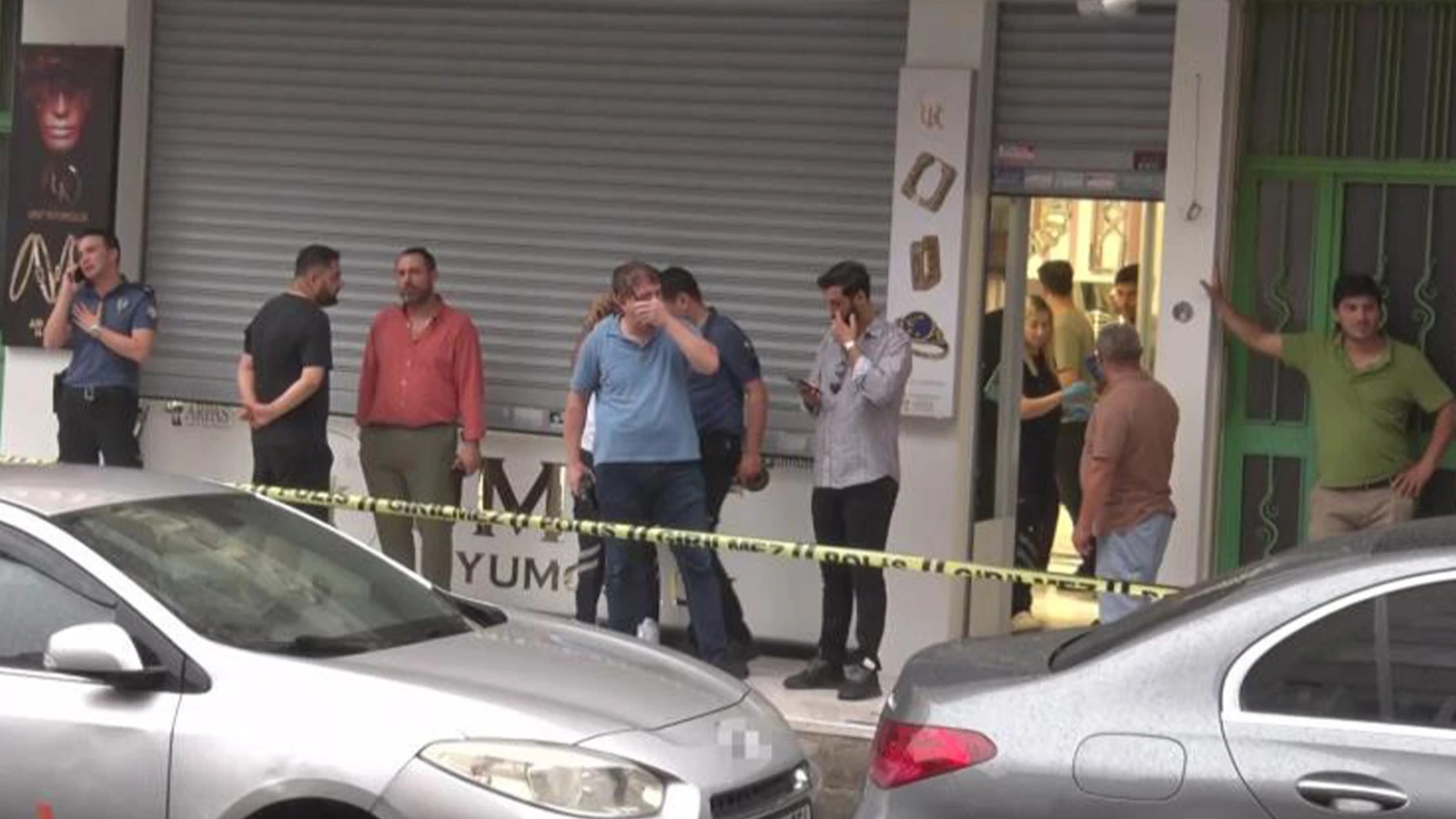 İstanbul'da silahlı kuyumcu soygunu: Şüpheliler altınlarla kaçtı