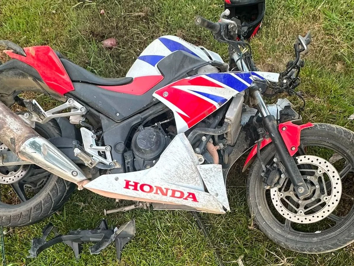 Antalya'da refüje çarpan motosikletin sürücüsü hayatını kaybetti