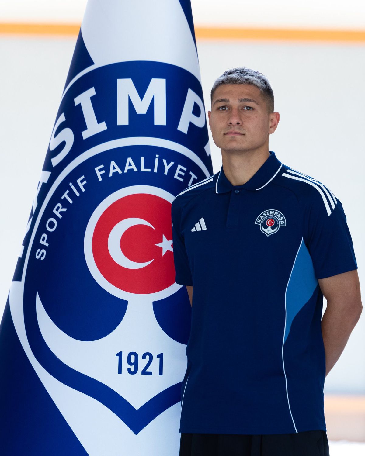 Ayvalıkgücü'nden Emirhan'a gururlu veda