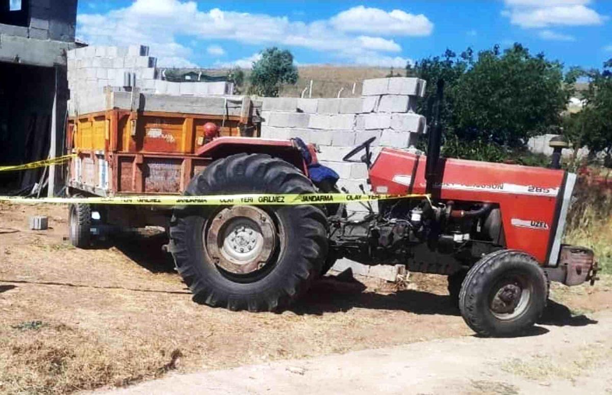 Traktör römorkundan düşen adam hayatını kaybetti