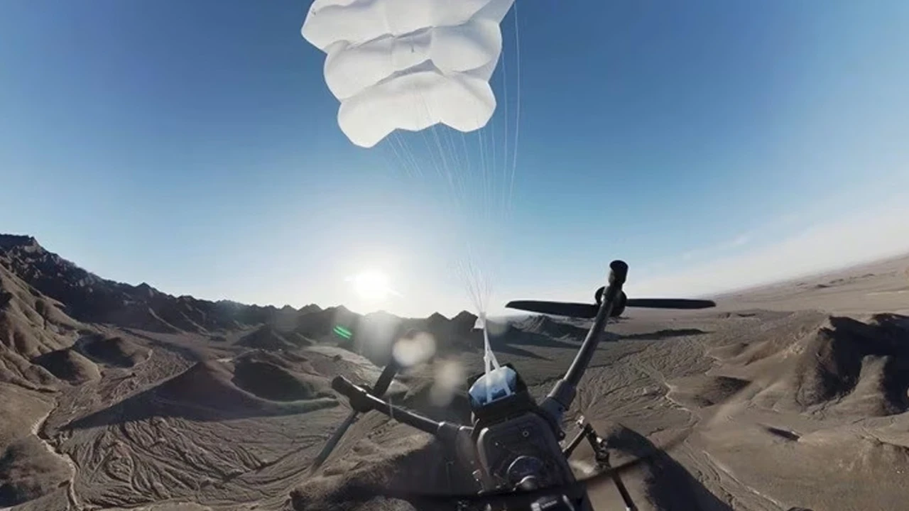 Pahalı dronelara can simidi: Akıllı paraşüt sistemini duyuruldu