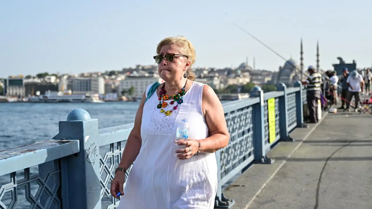 İstanbul kavruluyor! Vatandaş sahillere ve parklara akın etti