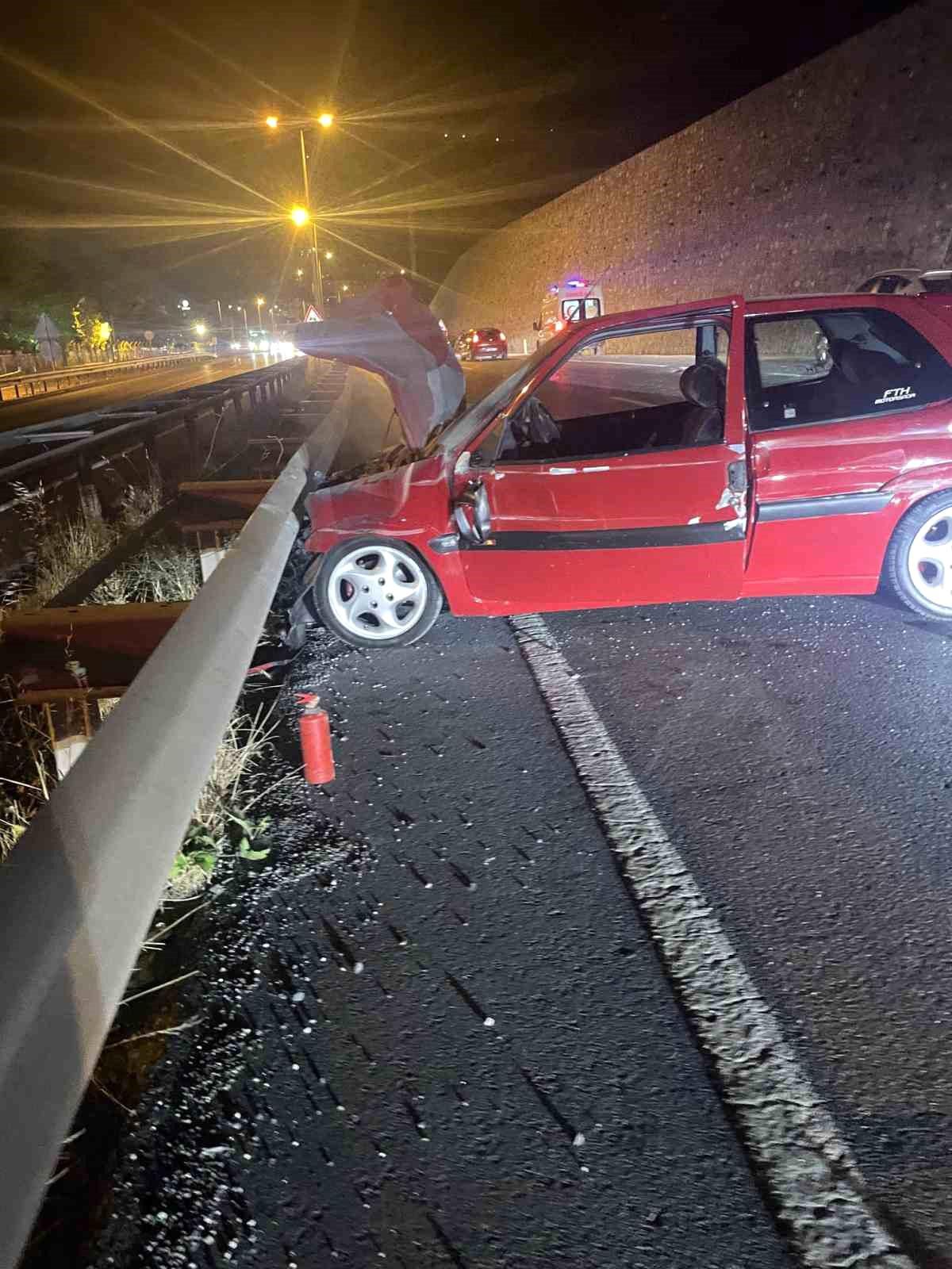 Zonguldak'ta otomobil bariyerlere çarptı: 1 yaralı