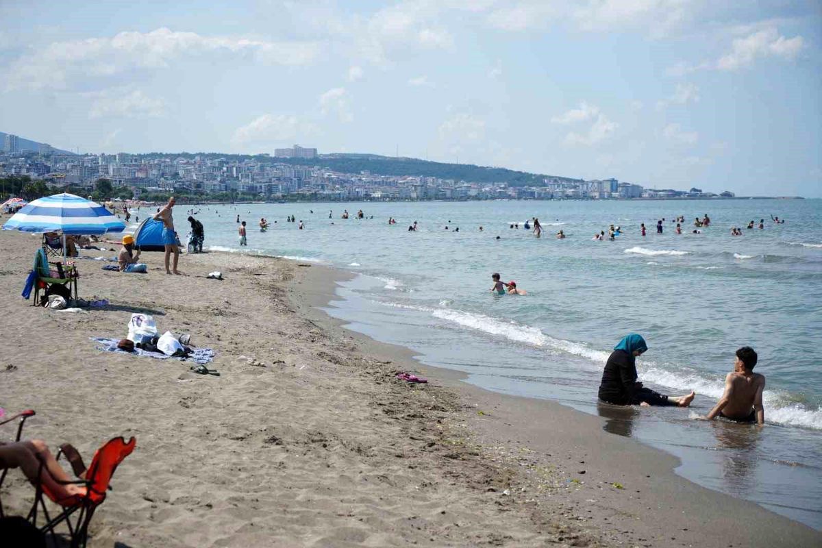 Samsun'da dalga ve rüzgar alarmı: 'Denize girmeyin' çağrısı
