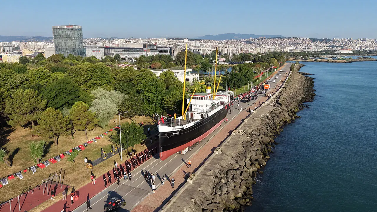 Samsun'da Bandırma Gemi Müzesi karadan yürütüldü