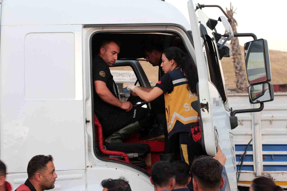 Şırnak'ta iki tır çarpıştı: 2 yaralı