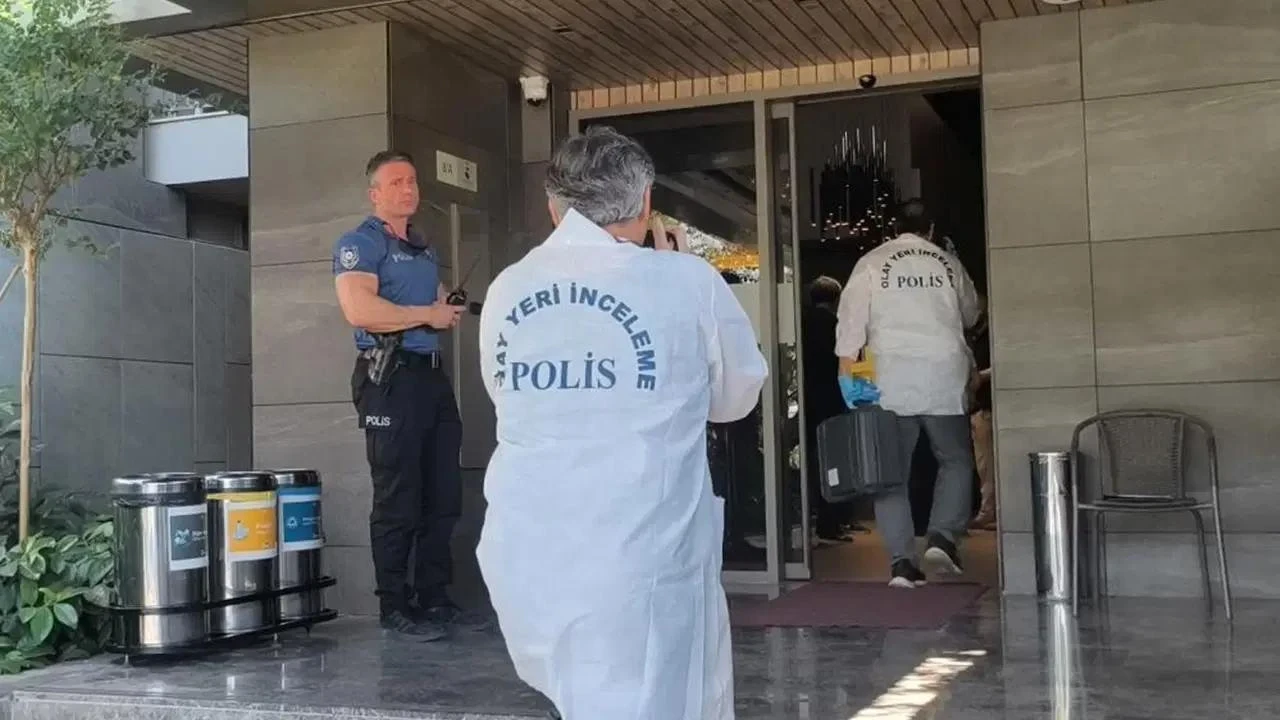 Otel odasında ölü bulundu: Yanındaki kimyasal madde ekipleri harekete geçirdi