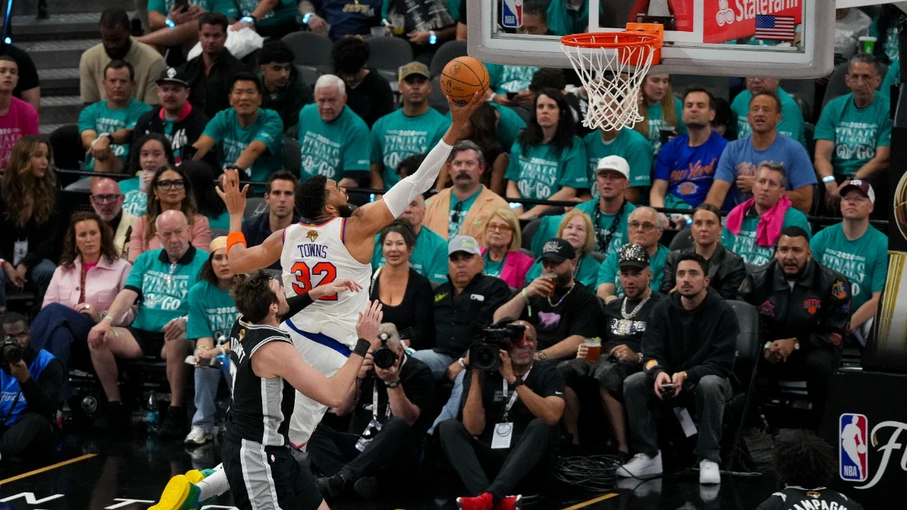 Knicks 14 sayıdan döndü, NBA Finalleri serisinde 1-0 öne geçti