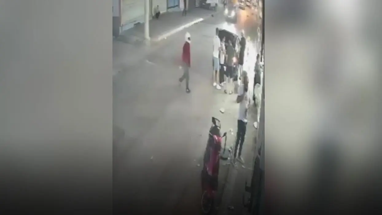 Adana'da dehşet anları: Maganda iş yerini kurşunladı