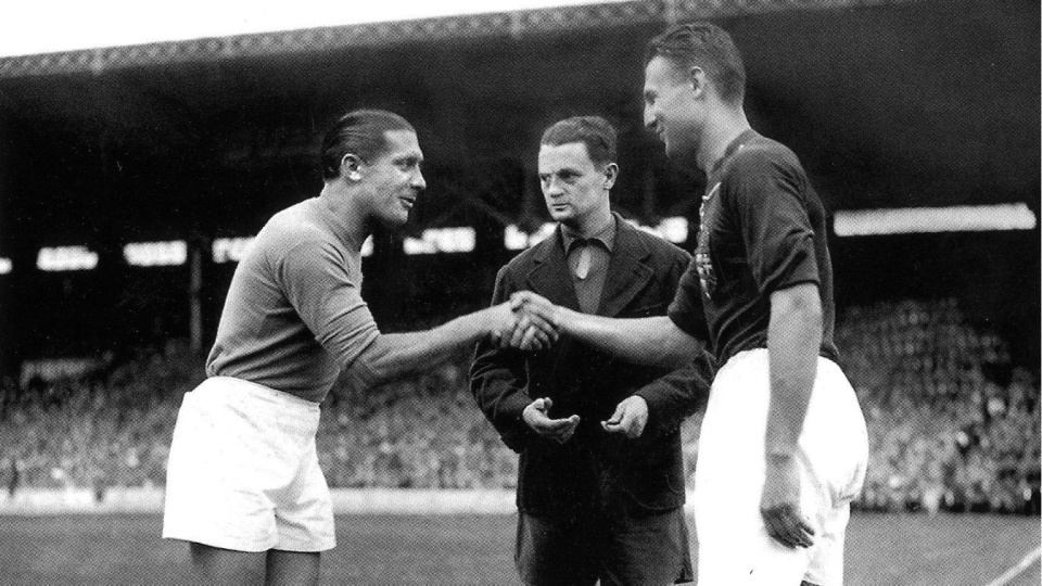 1938’de bir takım haritadan silindi, diğeri maç yapmadan çeyrek finale çıktı