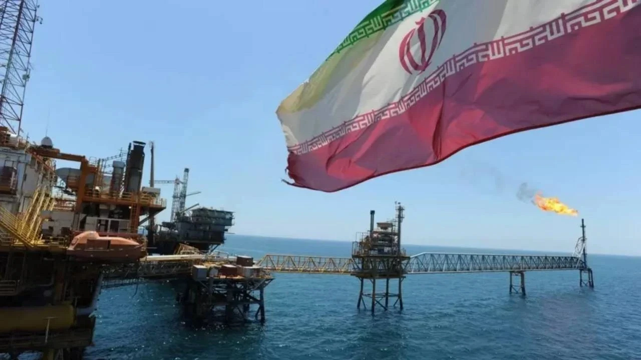 İran'dan ABD'ye: Petrol ihracatımız aynı kararlılıkla devam ediyor
