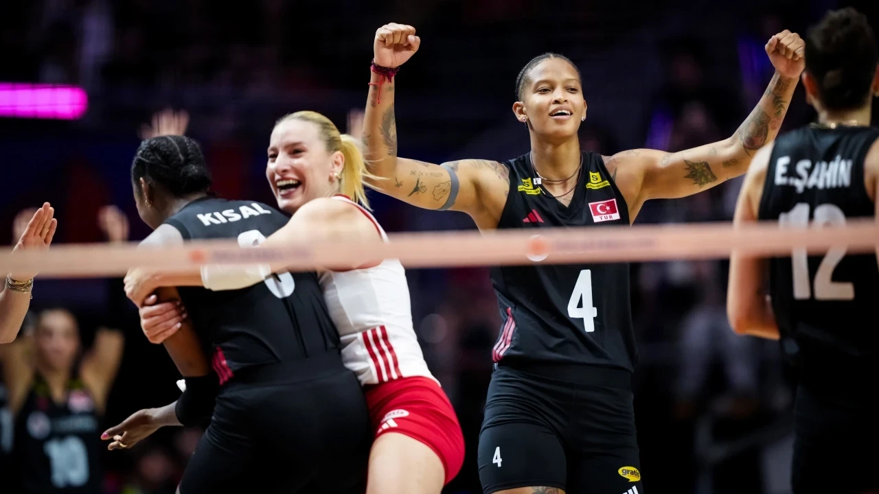 Japonya'yı Evinde Devirdik! Filenin Sultanları Çin'deki Finalleri Garantiledi