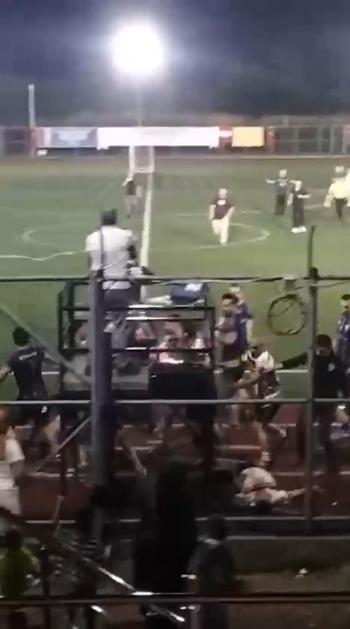 Futbol turnuvasında kavga; polis ve esnaf takımları birbirine girdi