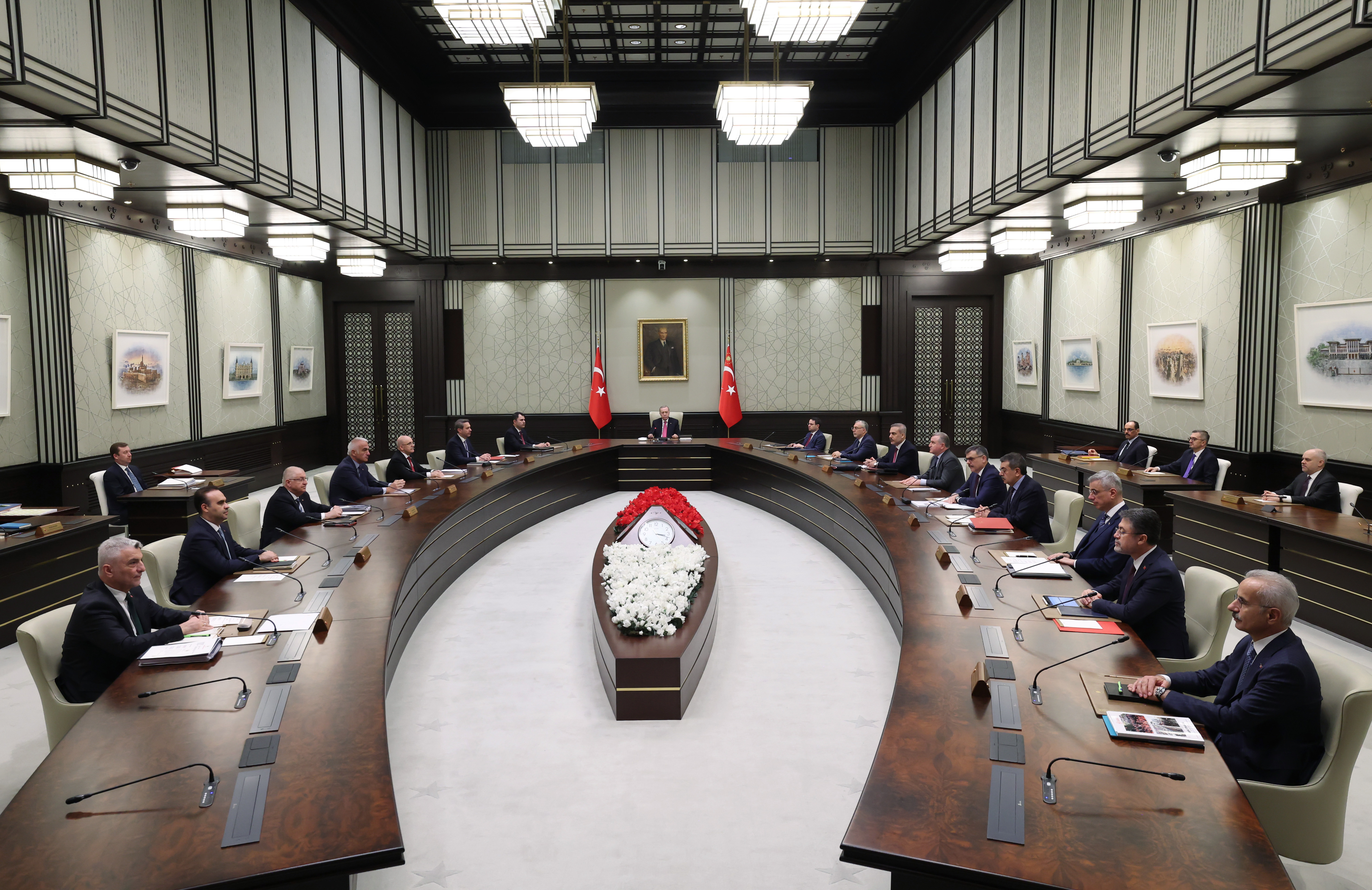 Kabine bugün toplanıyor. Ana gündem NATO Liderler Zirvesi