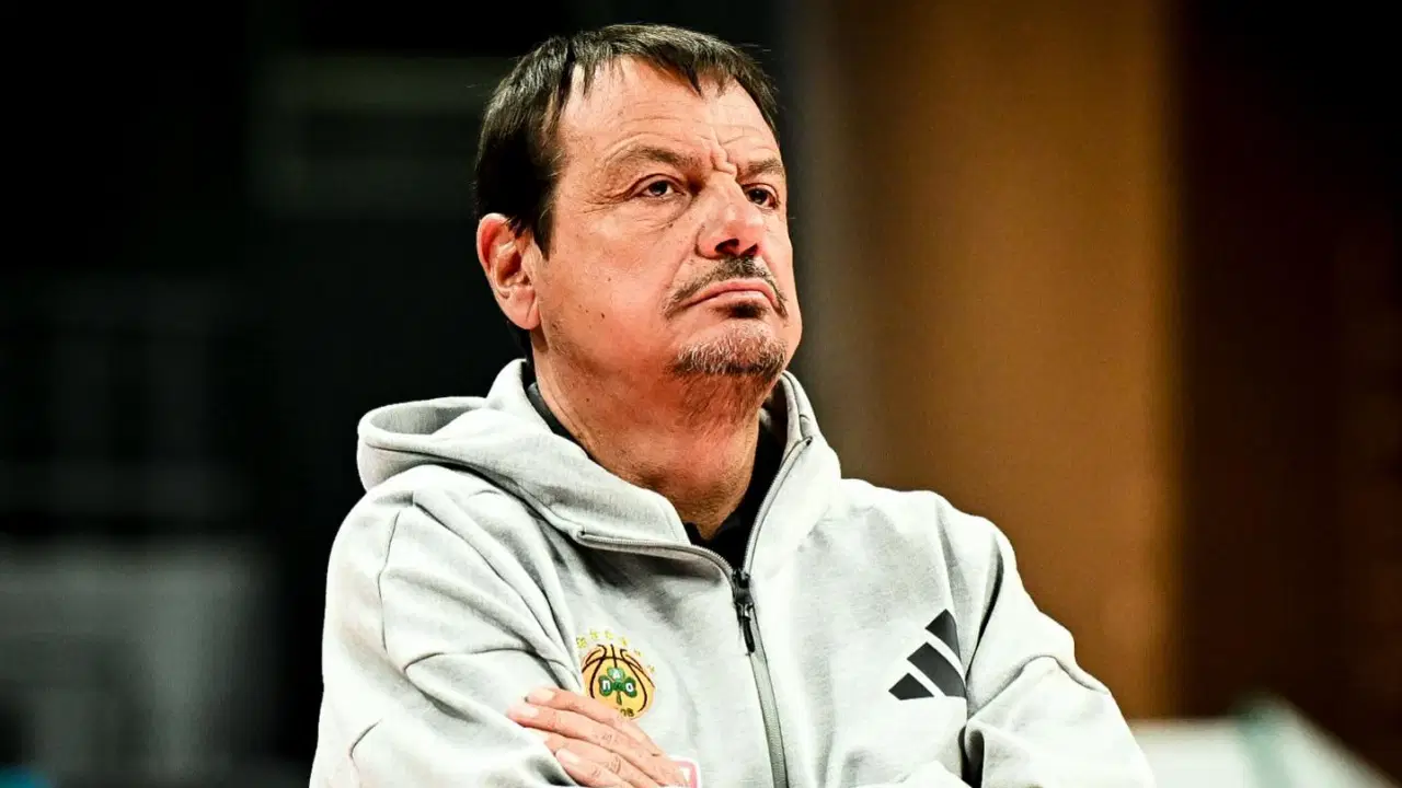 Ergin Ataman'dan Olympiakos taraftarının tezahüratlarına yanıt: 'Türk olmaktan gurur duyduğumu bilmenizi istiyorum'