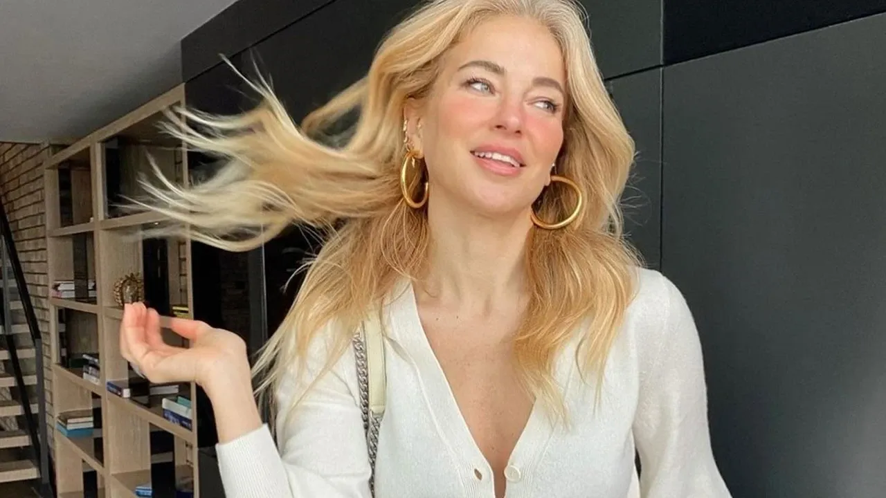 Burcu Esmersoy sosyal medyayı salladı! Tatil kareleri olay oldu