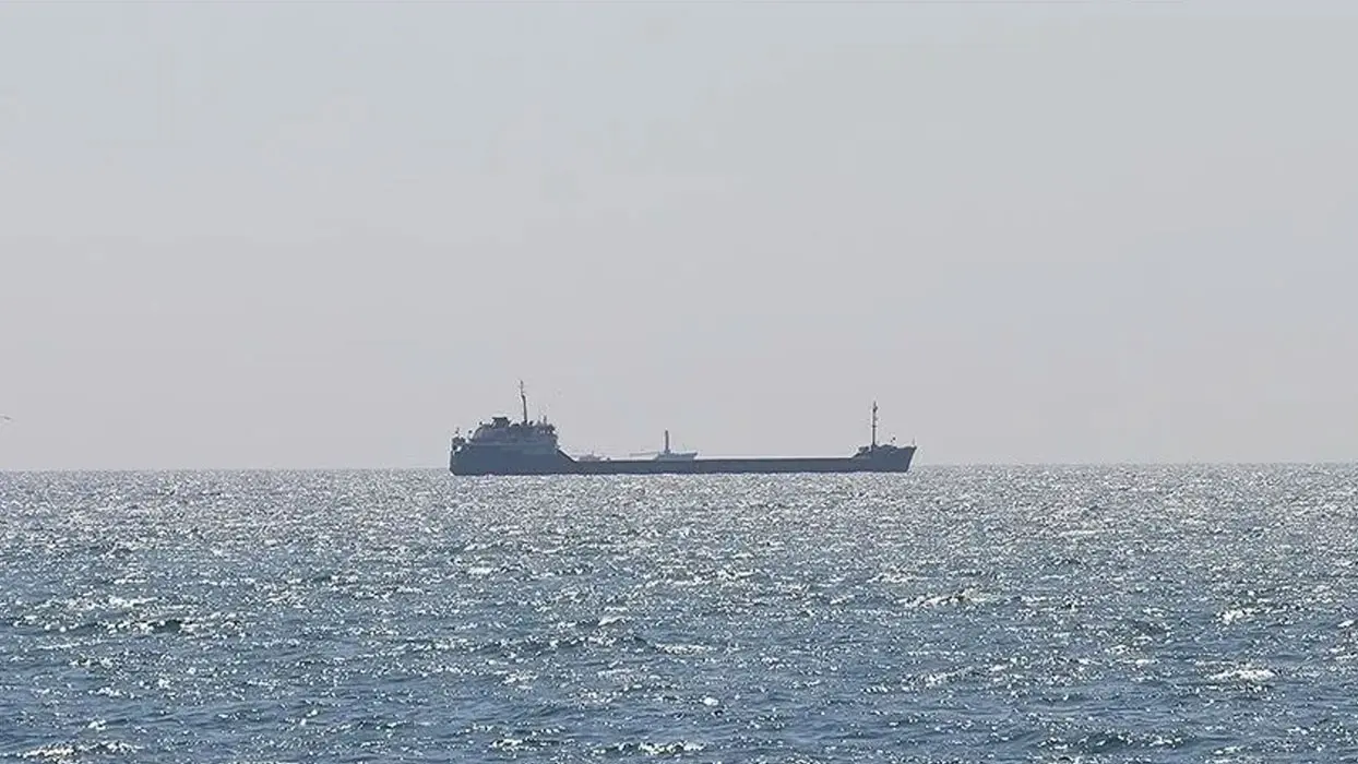 Karadeniz'de tansiyon yükseldi! Rusya askeri yük taşıyan gemiyi hedef aldı