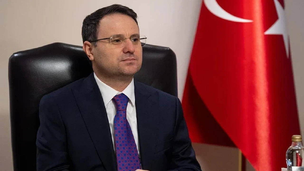 Bakan Gürlek duyurdu: Sahte belge düzenleyen şebekeye dev operasyon