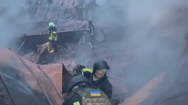 Kiev’de kabus gecesi: Rusya 70 füze ve 611 SİHA ile saldırdı tarihi manastır alevler içinde kaldı