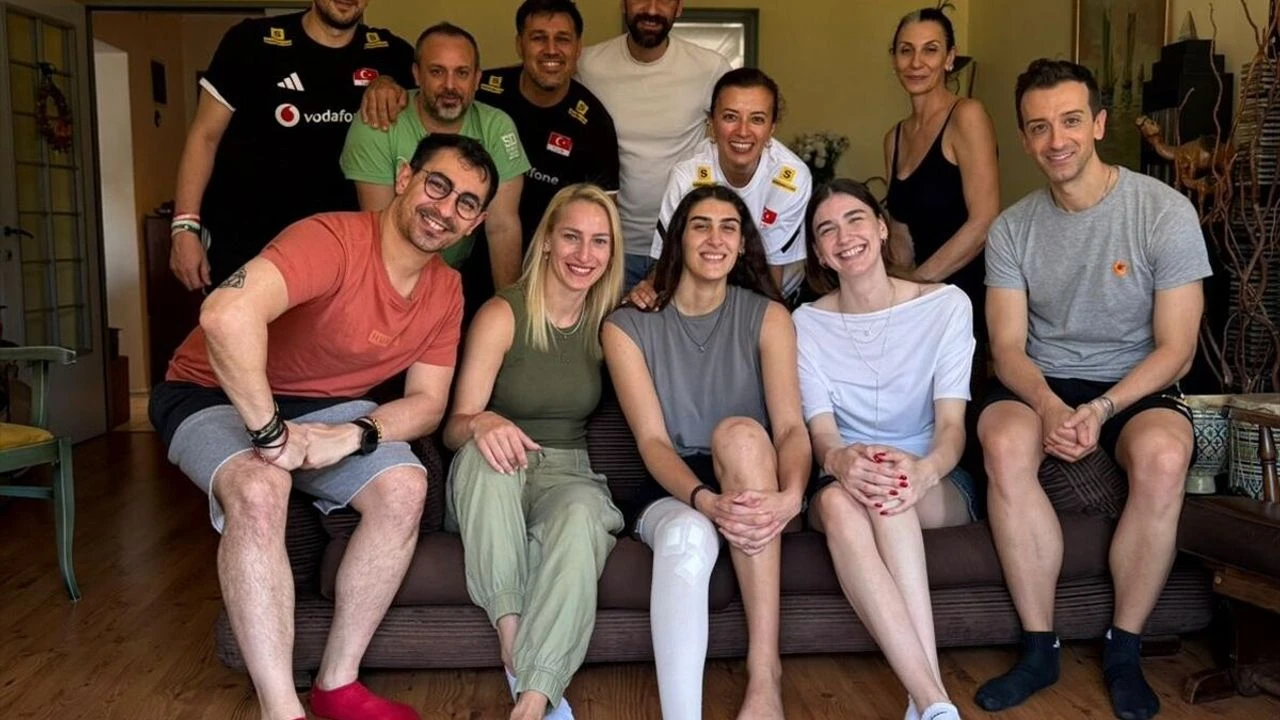 Milli voleybolcu Karmen Aksoy'a moral ziyareti