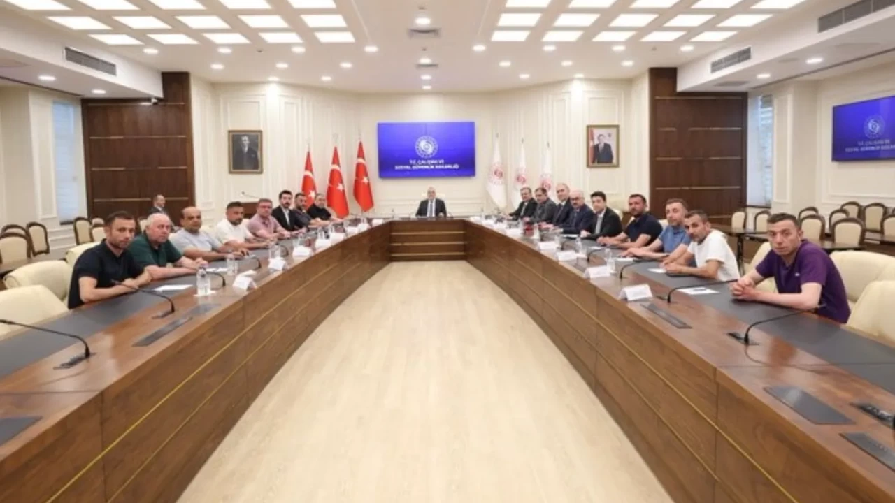 Bakan Işıkhan madencilerle bir araya geldi: Doruk Madencilik sürecini takip ediyoruz