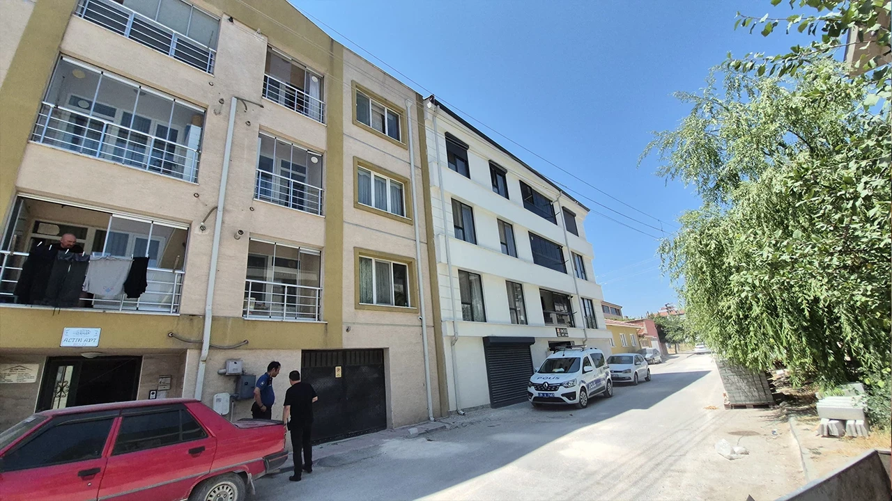 Eskişehir'de 9 metre yükseklikten düşen 3 yaşındaki çocuk ağır yaralandı