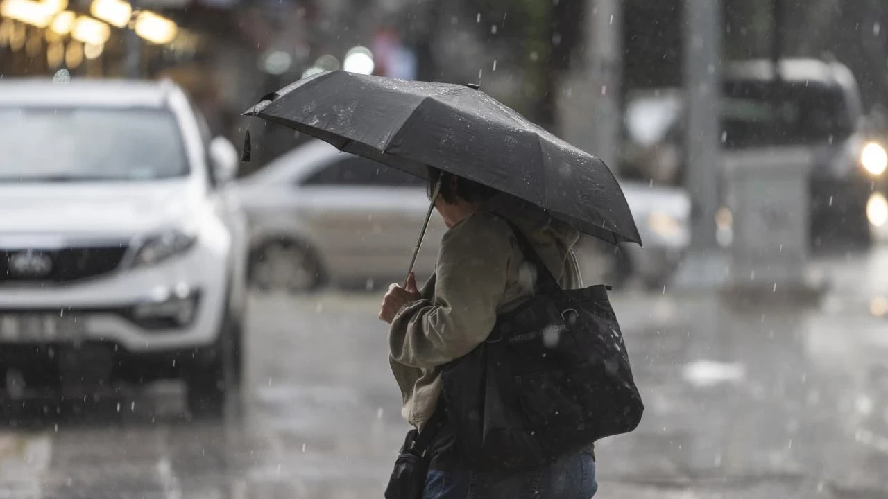 Kavurucu sıcaklar bitiyor! İstanbul'a sağanak ve fırtına geliyor: Meteoroloji tarih verdi