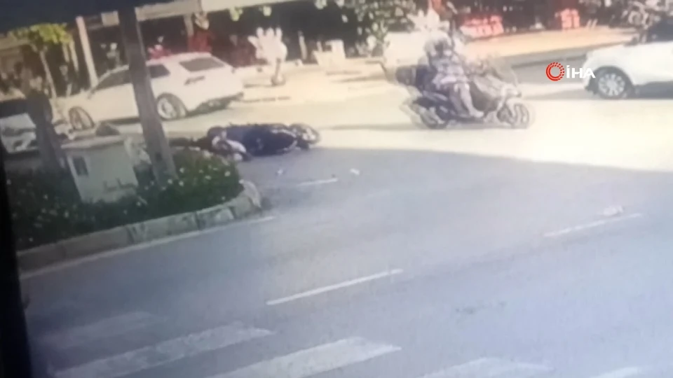 Antalya Manavgat'ta Aynı Kavşakta Peş Peşe İki Trafik Kazası