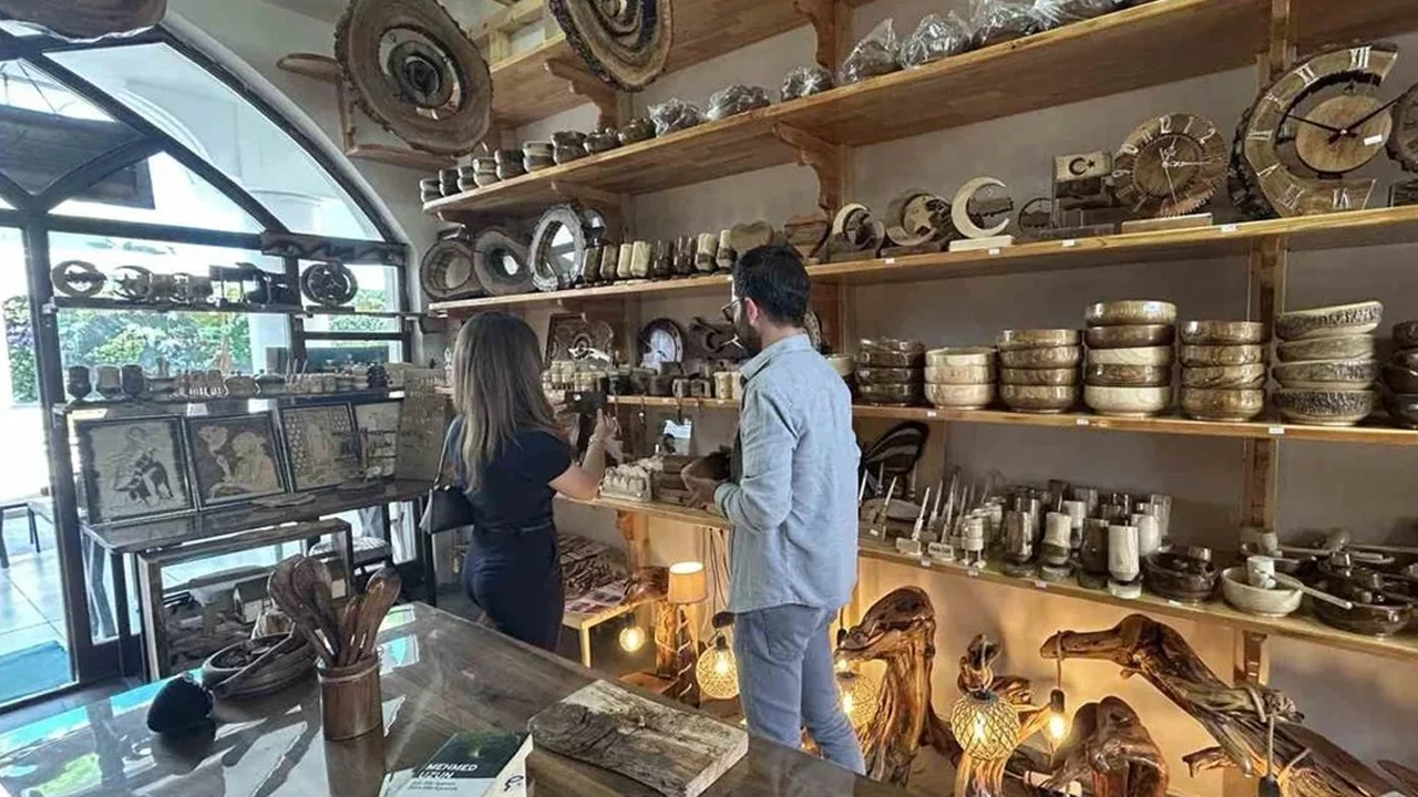 Van’da ceviz ağaçları dekoratif ürünlere dönüşüyor