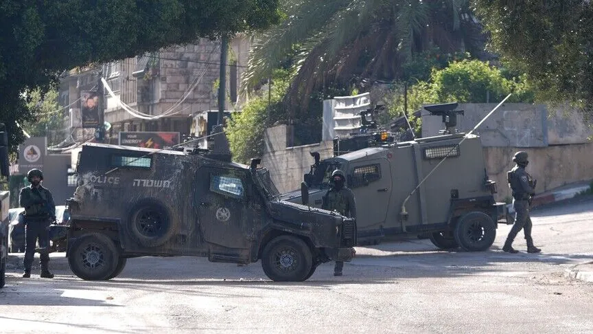İsrail ordusu, işgal altındaki Batı Şeria'nın Kalkilya kentinde bazı caddeleri ulaşıma kapattı
