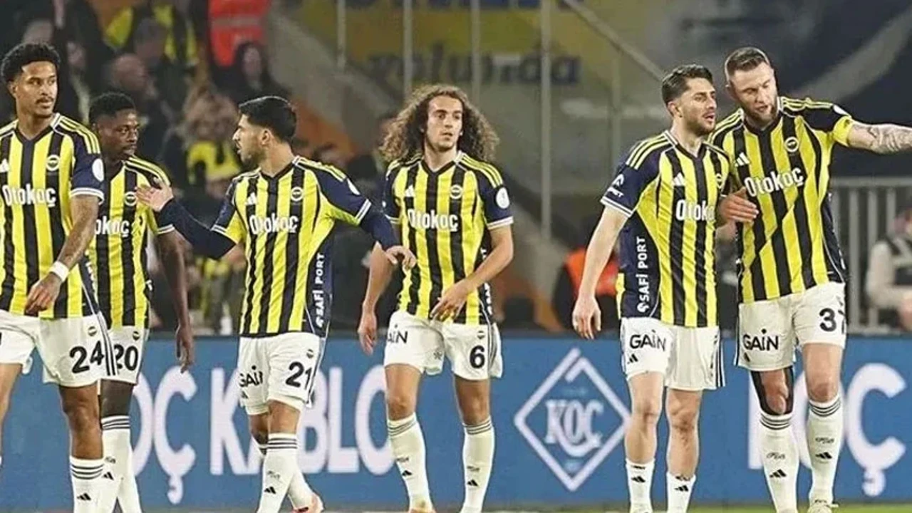 UEFA'ya bildirildi! Fenerbahçe'nin Avrupa kadrosunda sürpriz