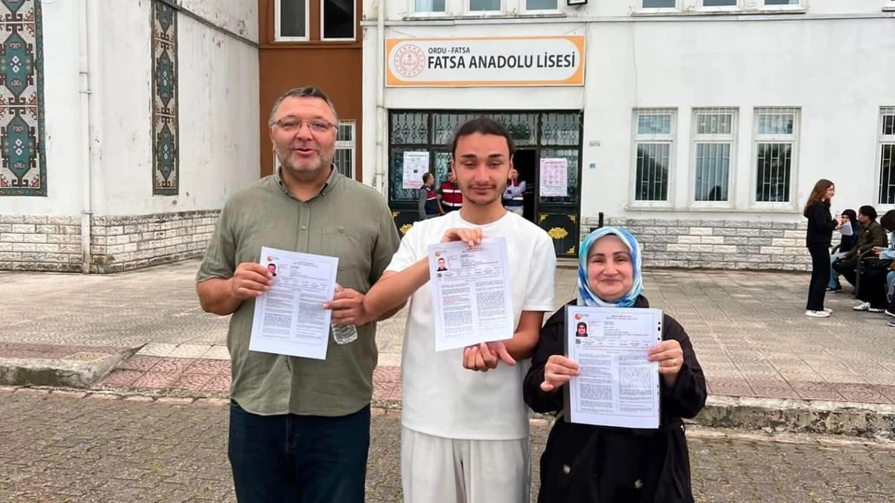 Anne, baba ve oğul aynı okulda YKS heyecanı yaşadı