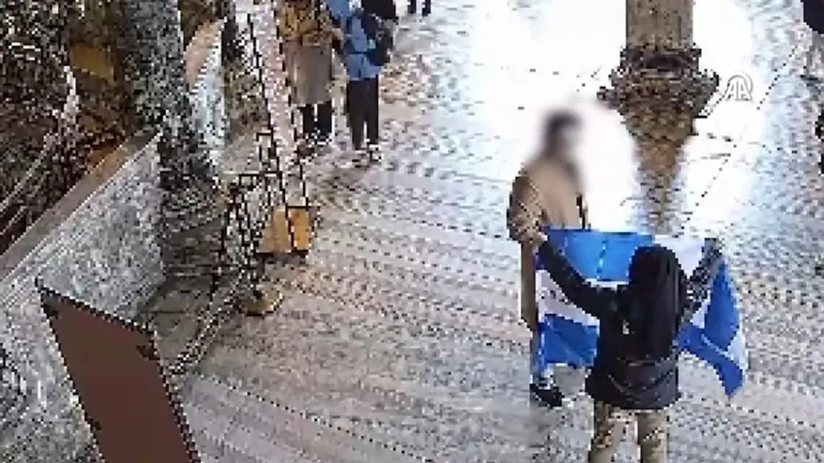 Ayasofya'da Bizans paçavrası açan Yunan provokatörlere tahliye | 2 ay yattılar