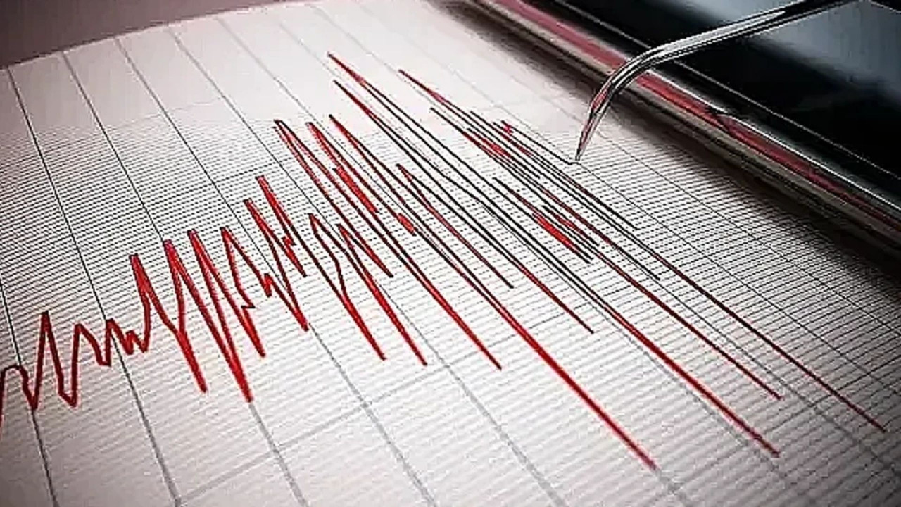 Afganistan'da 5,9 büyüklüğünde deprem: Pakistan da sarsıldı