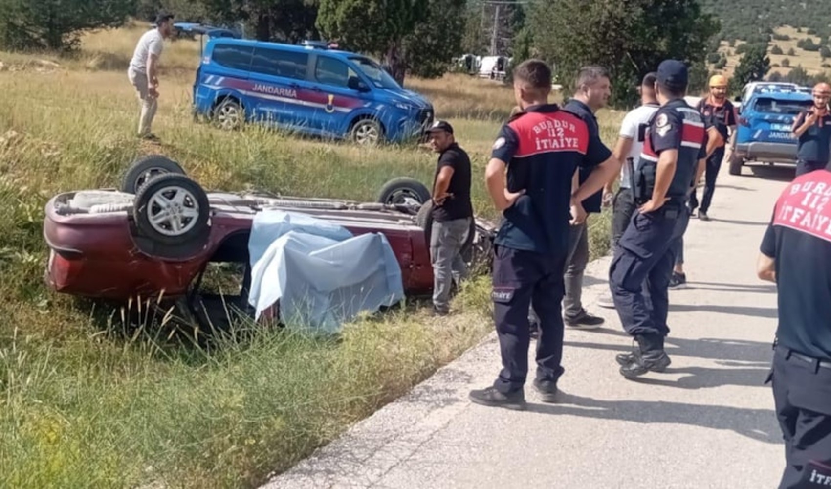 Burdur’da korkunç kaza: Otomobil şarampole devrildi