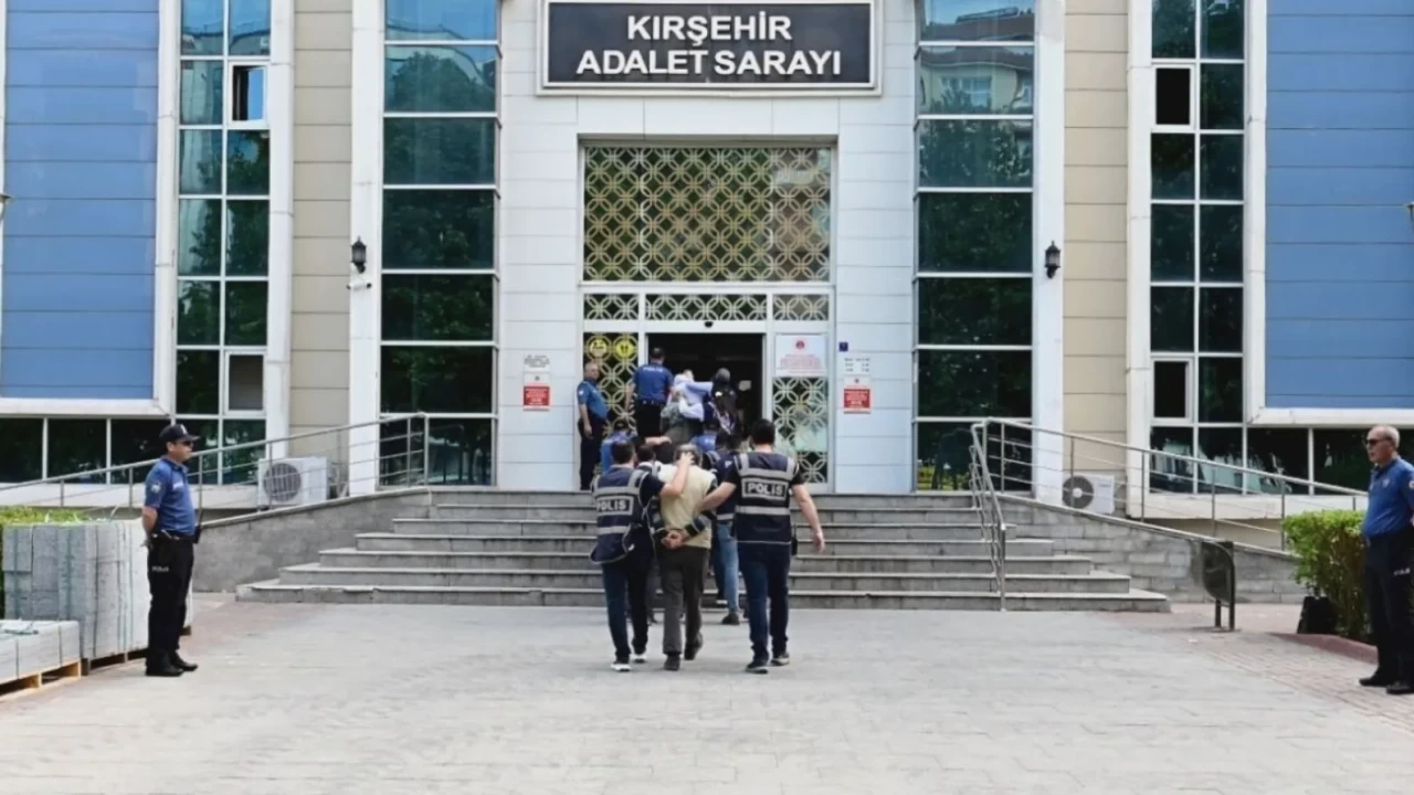 Kırşehir ve Ankara'da fuhuş operasyonu: 5 tutuklama!