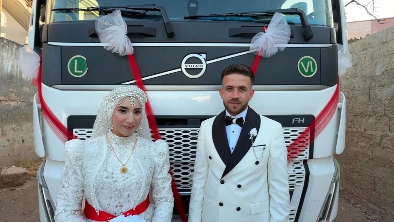 Hatay’da TIR'larla düğün konvoyu