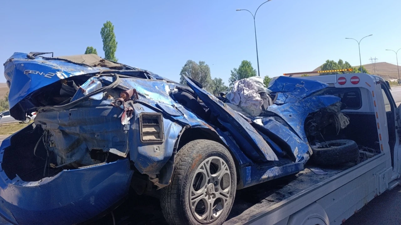 Uzman çavuş ile eşi trafik kazasında can verdi! 8 aylık bebekleri ağır yaralandı