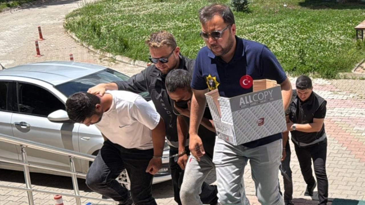 Antalya’dan Konya’ya gizli sevkiyat! Vites körüğünden uyuşturucu çıktı