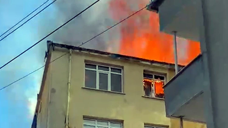 Avcılar'da yangın paniği: 2 daire kullanılamaz hale geldi