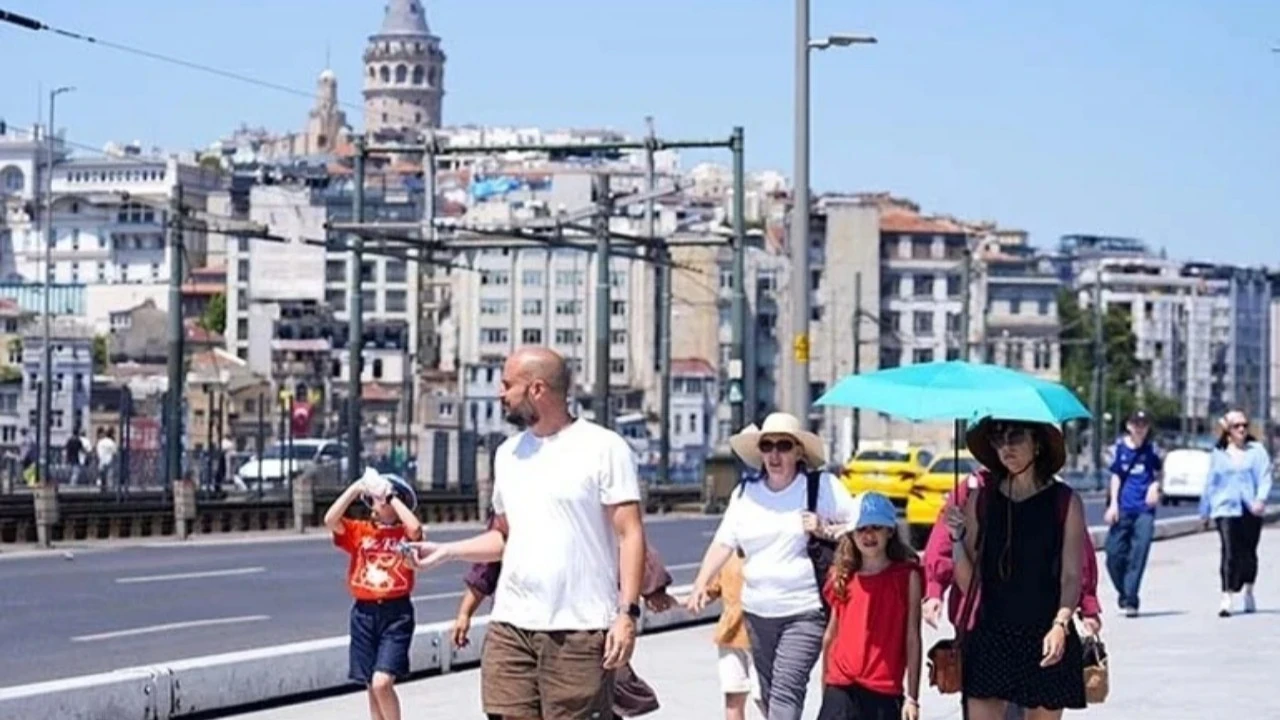 Yurt genelinde yılın en sıcak günü yaşandı: Vatandaşlar sahillere ve gölgelere akın etti