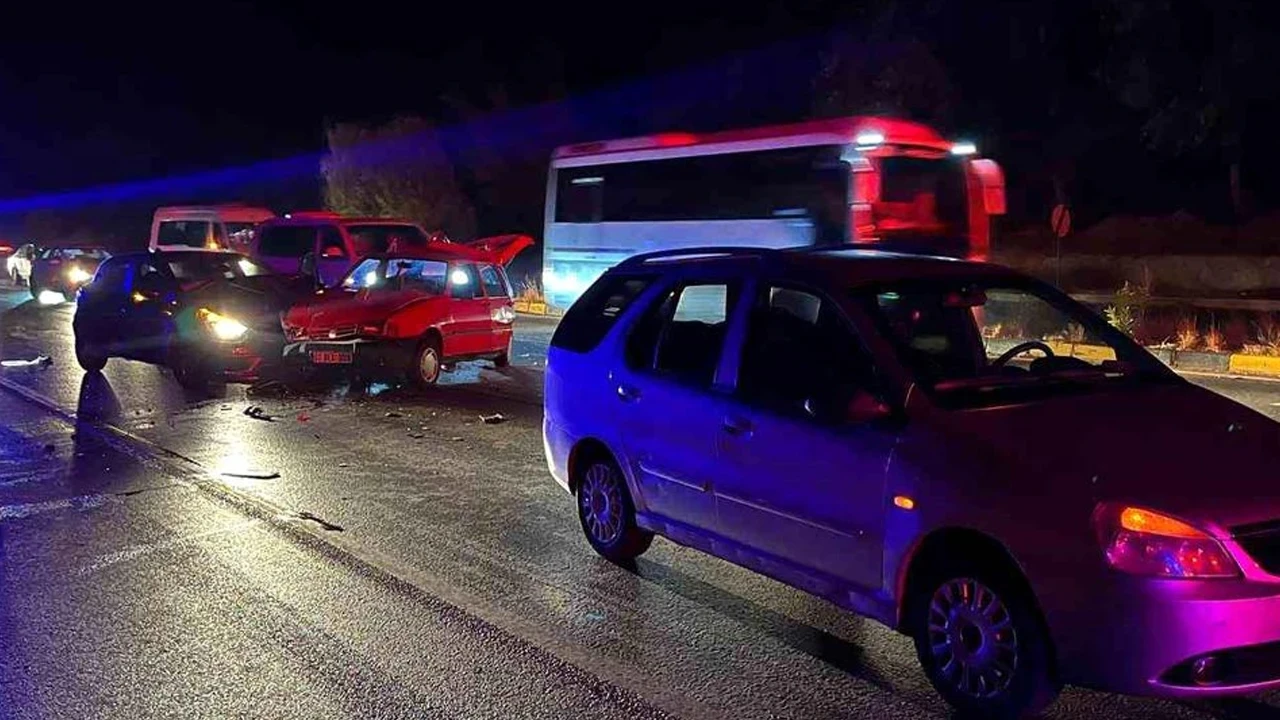 Manavgat’ta 3 araçlı zincirleme kaza: 1 yaralı