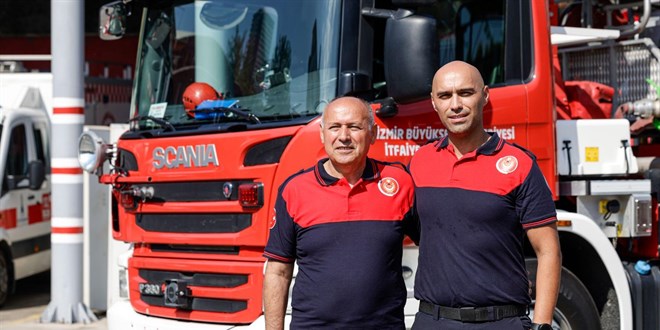 Çocukluk kahramanı itfaiyeci babasıyla omuz omuza mücadele veriyor