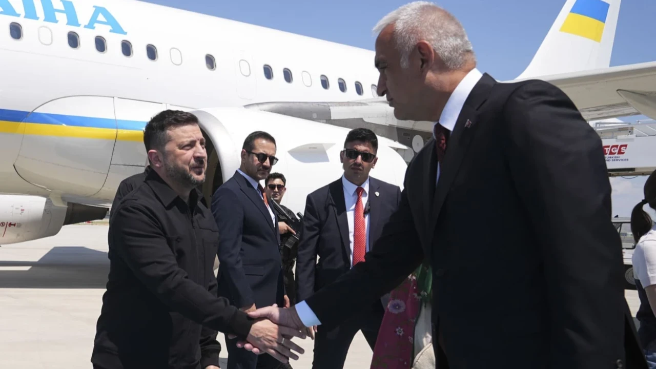 Mehmet Nuri Ersoy, Zelenskiy'i karşıladı