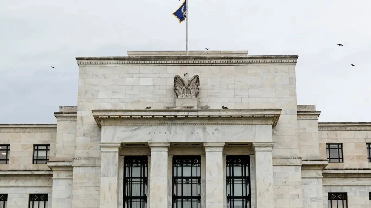 Wall Street haftaya temkinli başladı: Gözler kritik verilerde