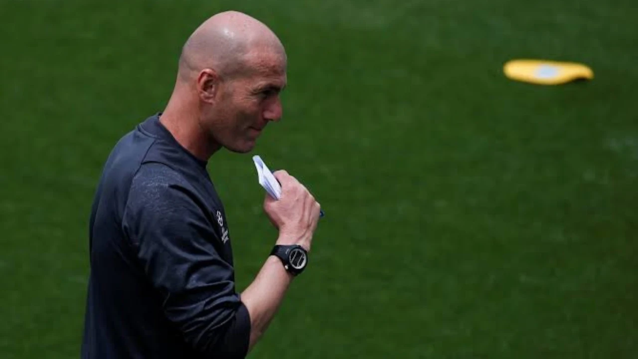 Zinedine Zidane imzayı atıyor: İlk rakibi Türkiye
