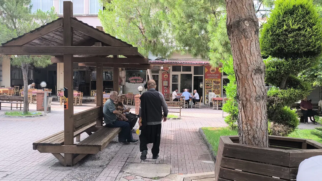 Kadirlili yurttaş: '200 liralık banknota bir kilo peynir, bir kilo zeytin alamıyoruz'